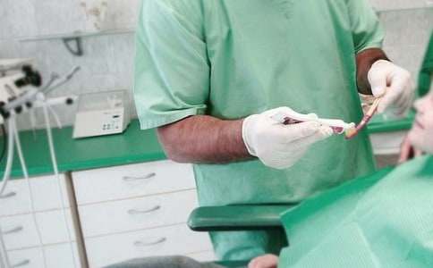 小班语言教案《小熊拔牙》