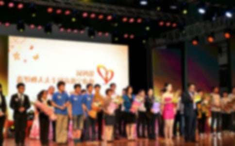 在颁奖典礼上的答谢词范文