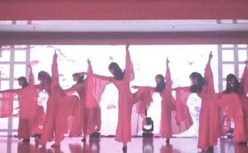 中班主题《时装表演》教案及活动反思