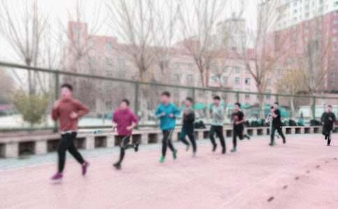 致长跑运动员广播稿【精】