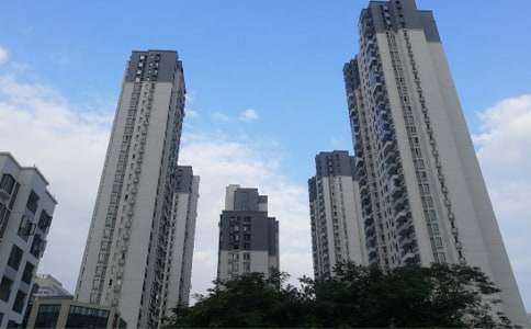 自愿出卖房产协议书