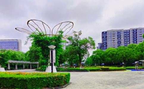 南昌八一公园导游词