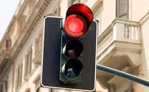 小班安全红绿灯，眨眼睛教案