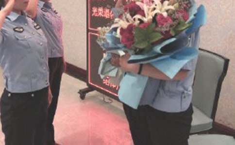 九年级毕业班欢送会班长致辞