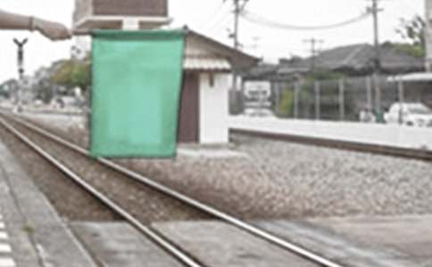 火车站口的欺骗-作文大全