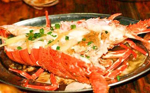 小班游戏教案：捉龙虾