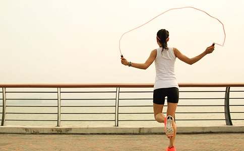 运动场上作文跳绳