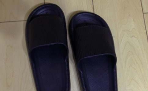 高中生夏季穿背心拖鞋上学检讨书