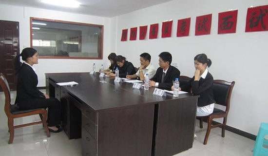 有关村官面试自我介绍